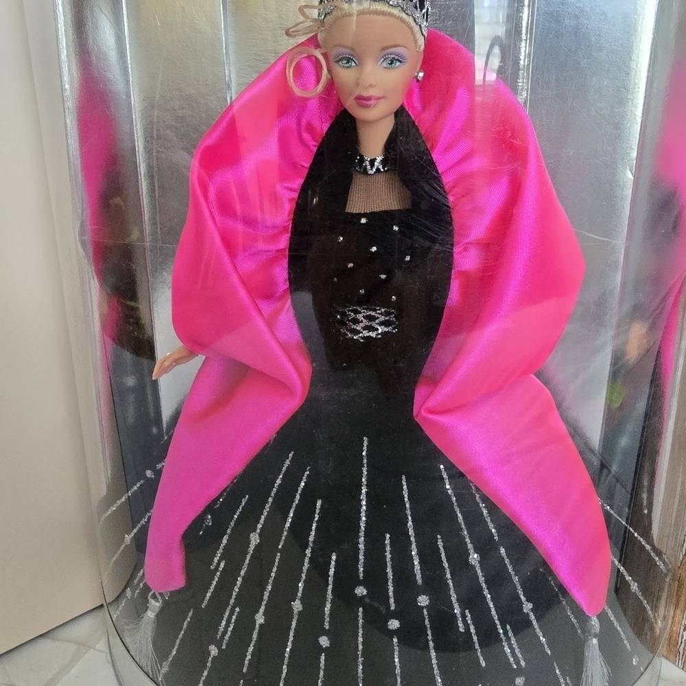 Barbie Holiday Doll Special Edition - Picture 2 of 4